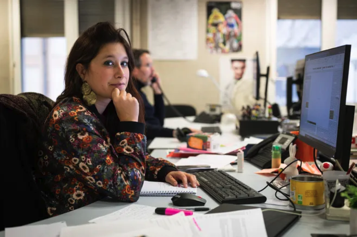 La journaliste du Journal du Centre Alice Forges a remporté le prix de la Fondation Varenne Presse quotidienne régionale en catégorie "Jeune journaliste" pour son sujet "Clôtures ouvertes : les jardins nivernais, cultures en humanité". © Pierre DESTRADE